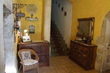 هتل Le Manoir Du Raveyron