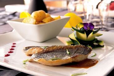 هتل Logis Hôtel Restaurant Azalées