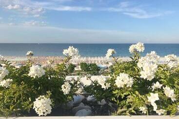 هتل Select Suites & Spa   Apartments
