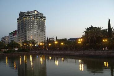 هتل Sevilla Center