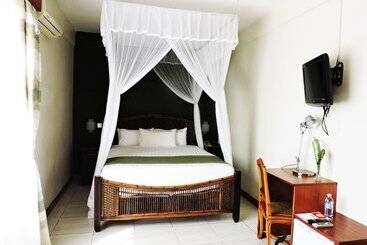 Mosa Court Suites