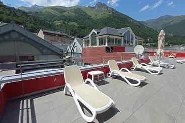 住所  Garden & City Cauterets Balneo