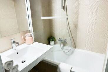 住所  Garden & City Cauterets Balneo