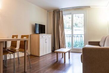 住所  Garden & City Cauterets Balneo