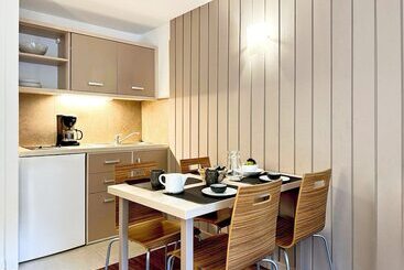 住所  Garden & City Cauterets Balneo