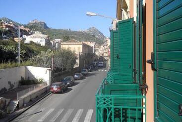 تختخواب و صبحانه Antico Palazzo