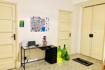 تختخواب و صبحانه Living Simply