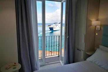 تختخواب و صبحانه Vento Di Mare