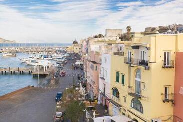 تختخواب و صبحانه Vento Di Mare