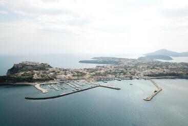 تختخواب و صبحانه Vento Di Mare