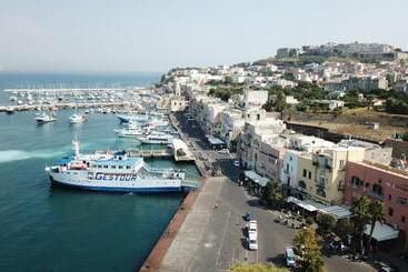 تختخواب و صبحانه Vento Di Mare