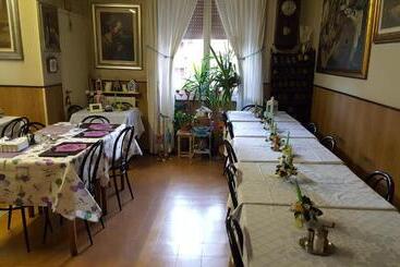 هتل Pensione Santa Chiara Di Biancheri Katia