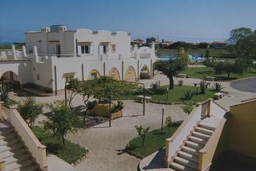 Резиденция Villaggio Turistico Le Meridiane