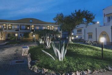 Резиденция Villaggio Turistico Le Meridiane