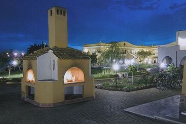Резиденция Villaggio Turistico Le Meridiane