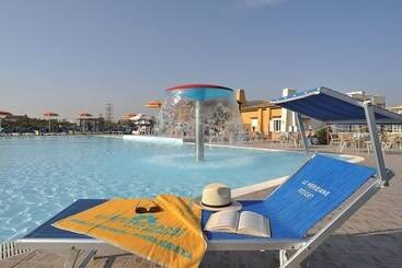 Резиденция Villaggio Turistico Le Meridiane