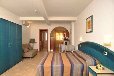 住所  Villaggio Turistico Le Meridiane
