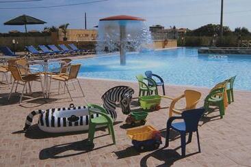 Резиденция Villaggio Turistico Le Meridiane