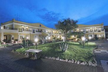 Резиденция Villaggio Turistico Le Meridiane