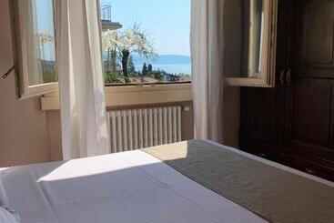 تختخواب و صبحانه Villa Ai Colli