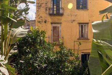 تختخواب و صبحانه 26 Urban Guest House