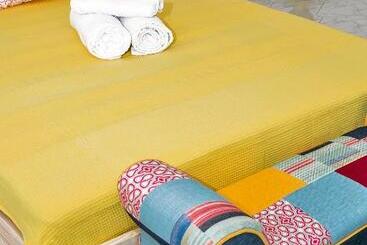 تختخواب و صبحانه 26 Urban Guest House