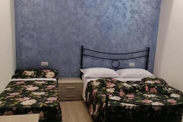 تختخواب و صبحانه Albano Station Rooms