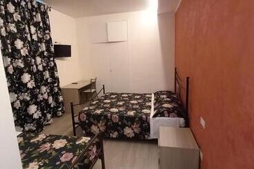 تختخواب و صبحانه Albano Station Rooms