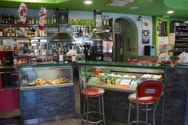 تختخواب و صبحانه Albano Station Rooms