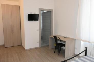 تختخواب و صبحانه Albano Station Rooms