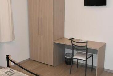 تختخواب و صبحانه Albano Station Rooms
