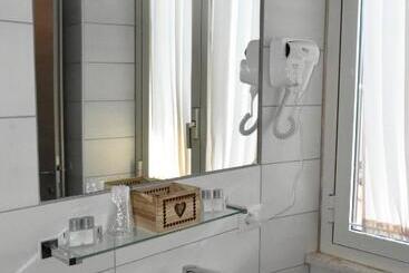 تختخواب و صبحانه Albano Station Rooms