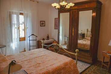 تختخواب و صبحانه Casa Castello