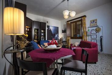 پانسیون The Villa Of Artists