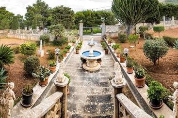 پانسیون The Villa Of Artists