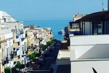 تختخواب و صبحانه Alma Nua