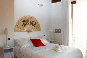 تختخواب و صبحانه La Terrazza Del Poeta
