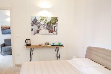 پانسیون Ailanthus Holiday Suites
