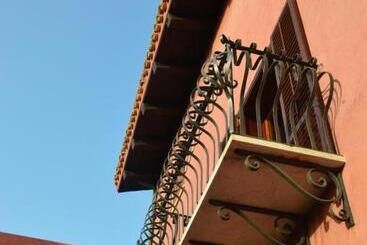 تختخواب و صبحانه Casarealia