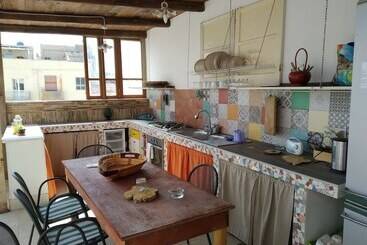 تختخواب و صبحانه La Casa Di Aneupe