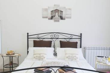 تختخواب و صبحانه Laetitia Guest House32