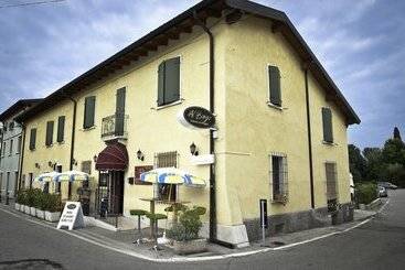 مسافرخانه Al Borgo   Trattoria Con Alloggio
