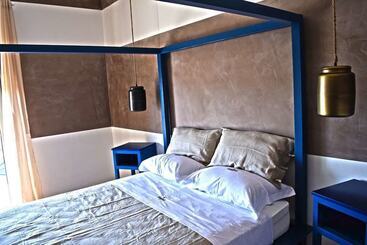 تختخواب و صبحانه Bella Villa