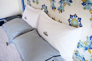 تختخواب و صبحانه Bella Villa
