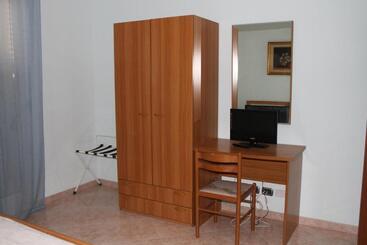 تختخواب و صبحانه Garden House