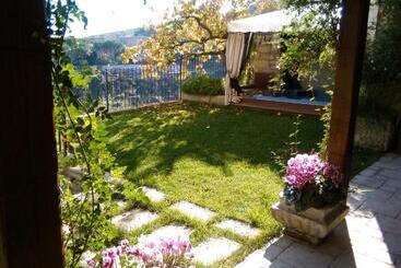 تختخواب و صبحانه La Casa Del Gelsomino