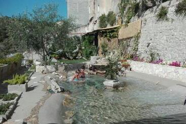 تختخواب و صبحانه La Casa Del Gelsomino