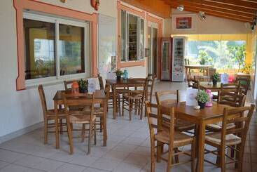 هتل Camping Bella Vista