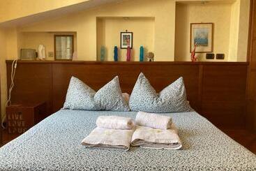 Jfk B & B