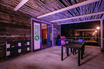 استراحتگاه Nautilus Village